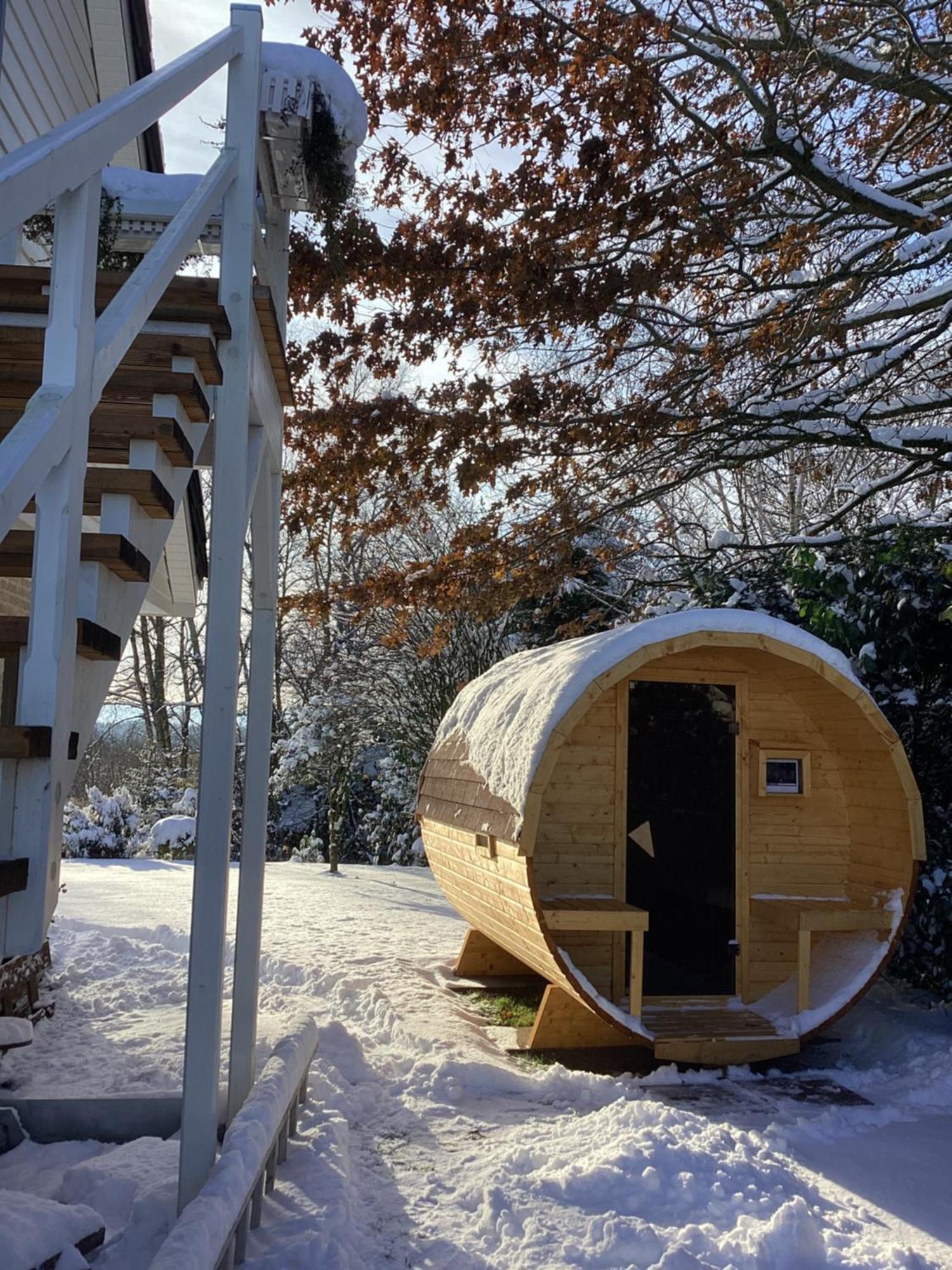 Moorblick! Grosse Dachwohnung Mit Kamin Und Sauna * Leck