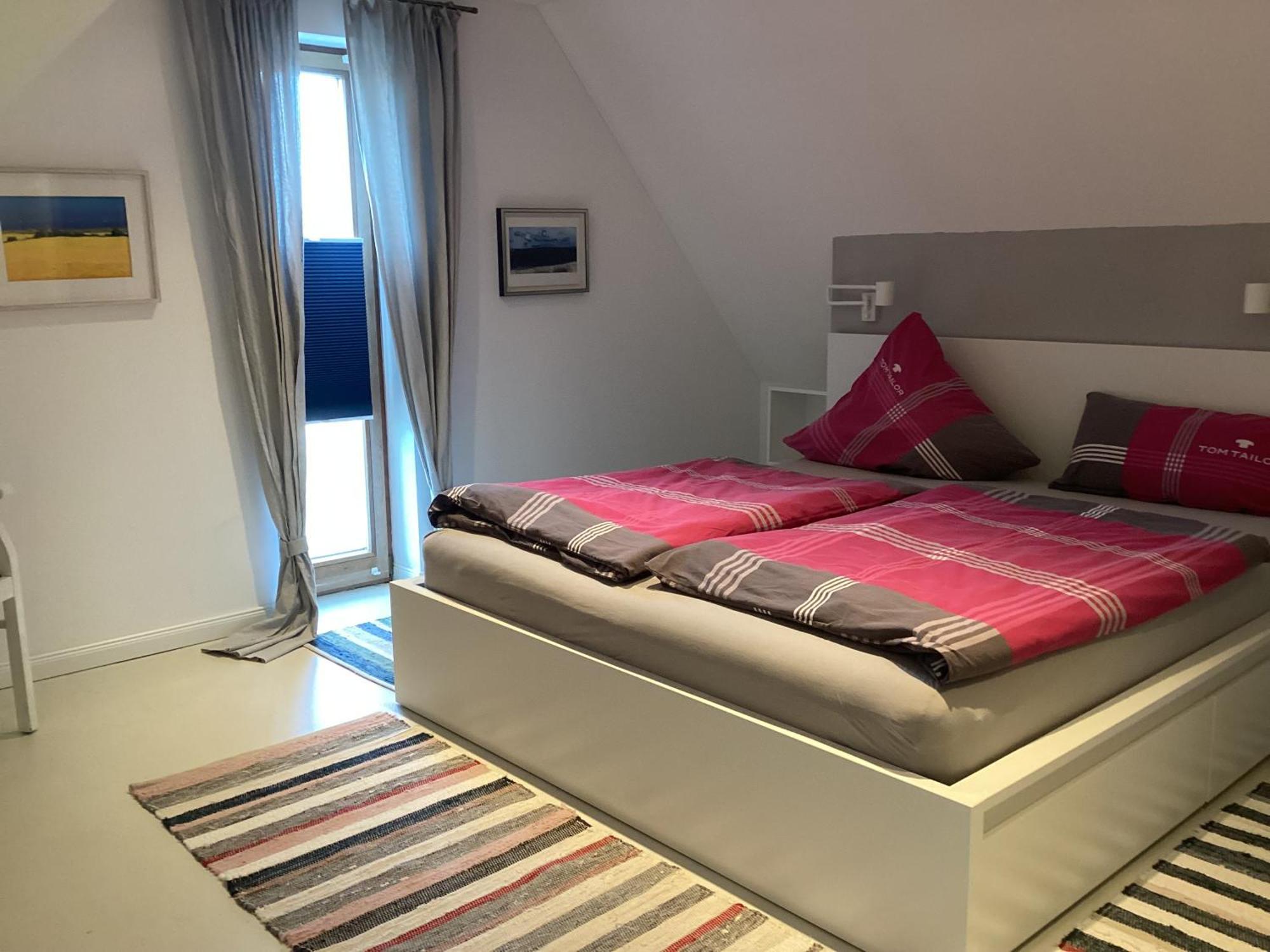 Moorblick! Grosse Dachwohnung Mit Kamin Und Sauna *